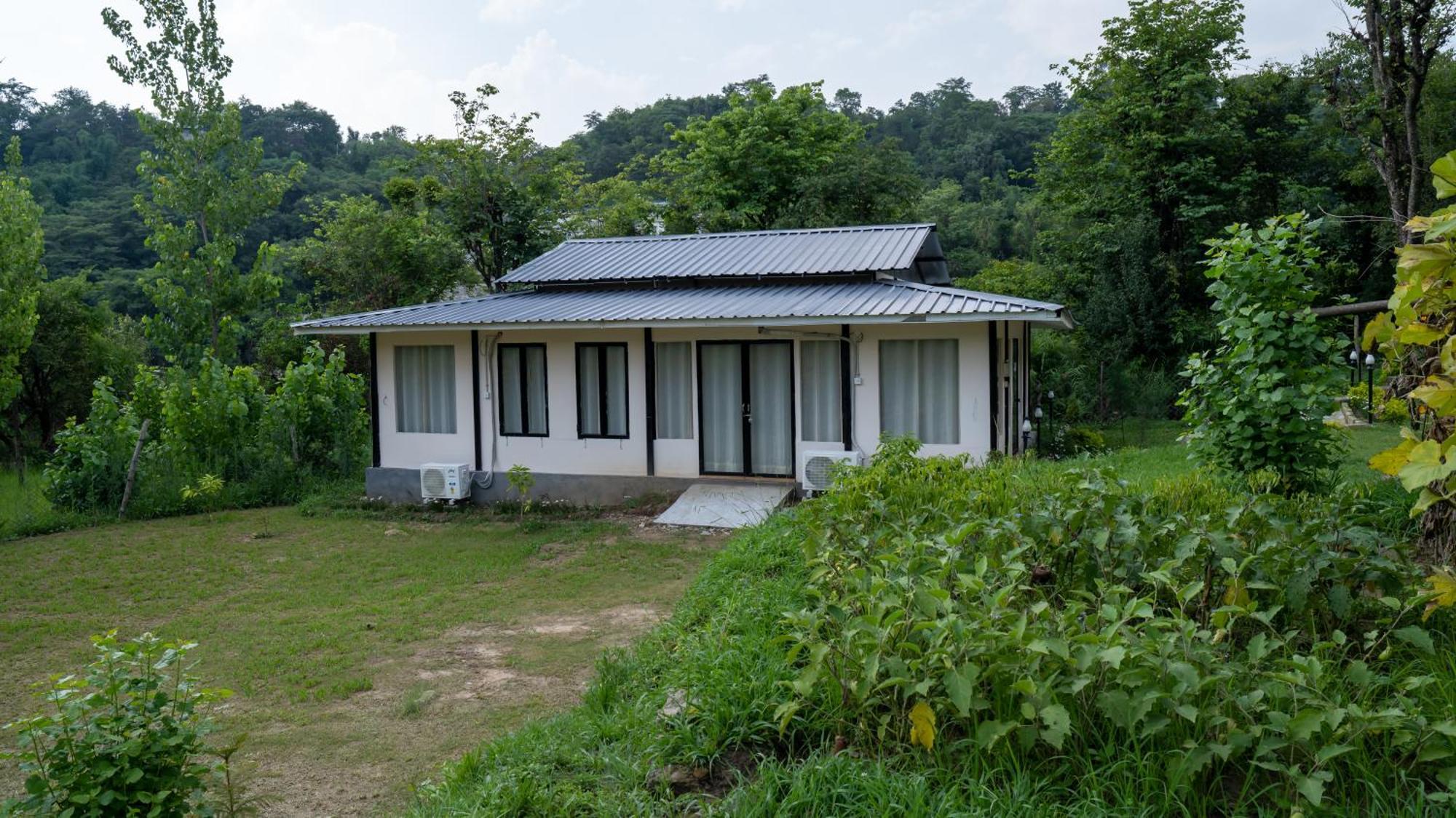 דרמסאלה Dev Bhoomi Farms & Cottages מראה חיצוני תמונה