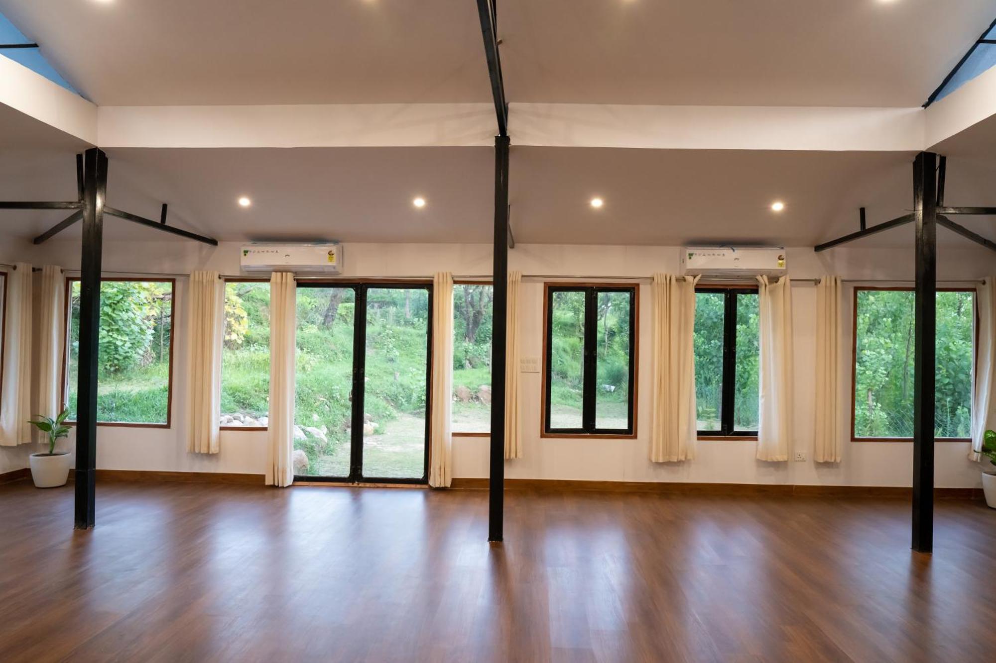 דרמסאלה Dev Bhoomi Farms & Cottages מראה חיצוני תמונה