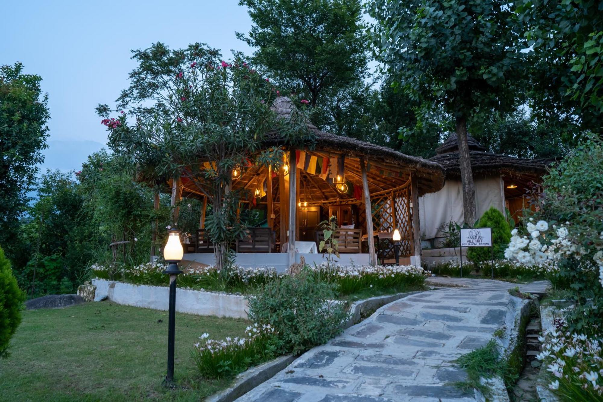 דרמסאלה Dev Bhoomi Farms & Cottages מראה חיצוני תמונה