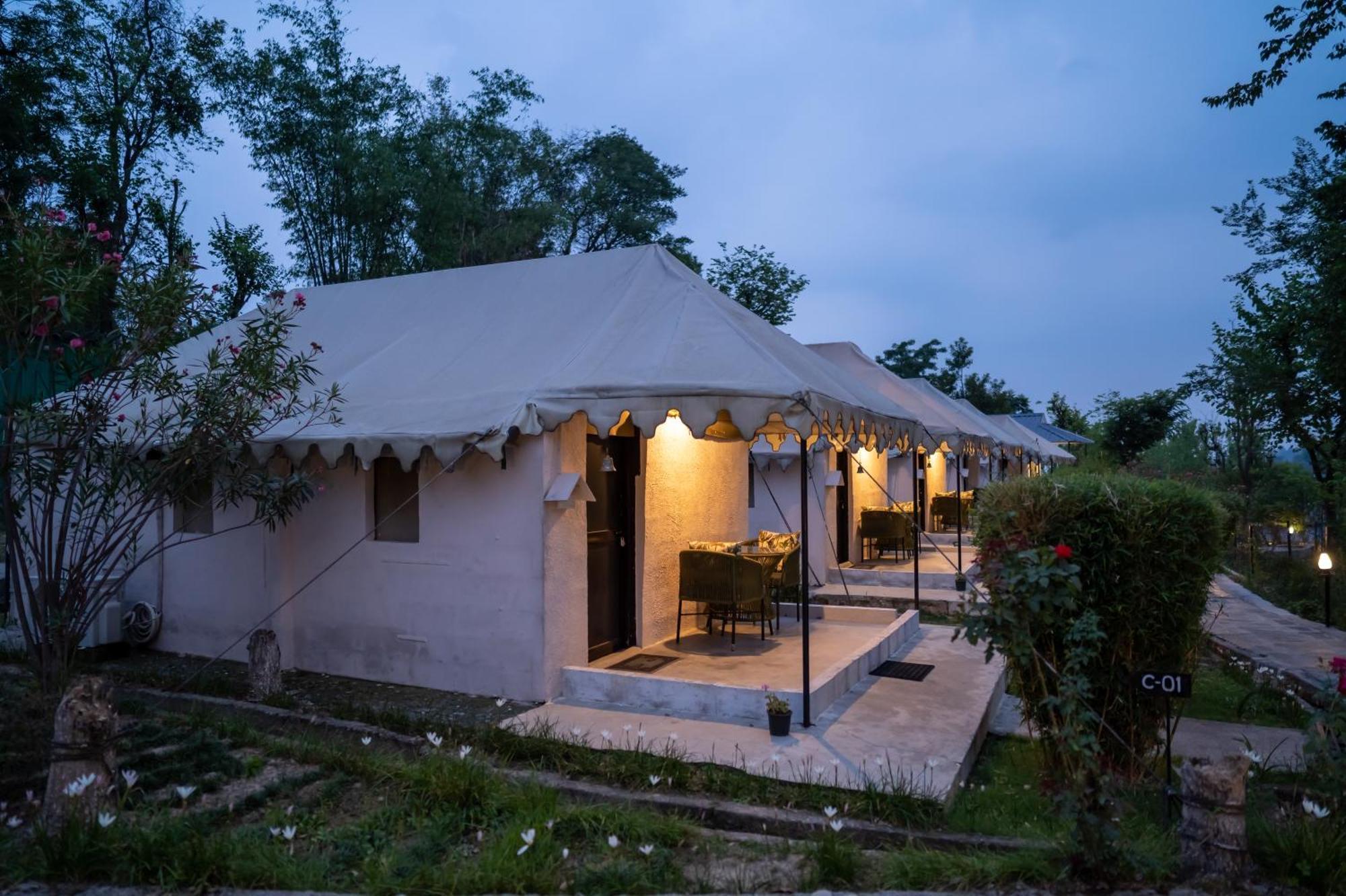דרמסאלה Dev Bhoomi Farms & Cottages מראה חיצוני תמונה