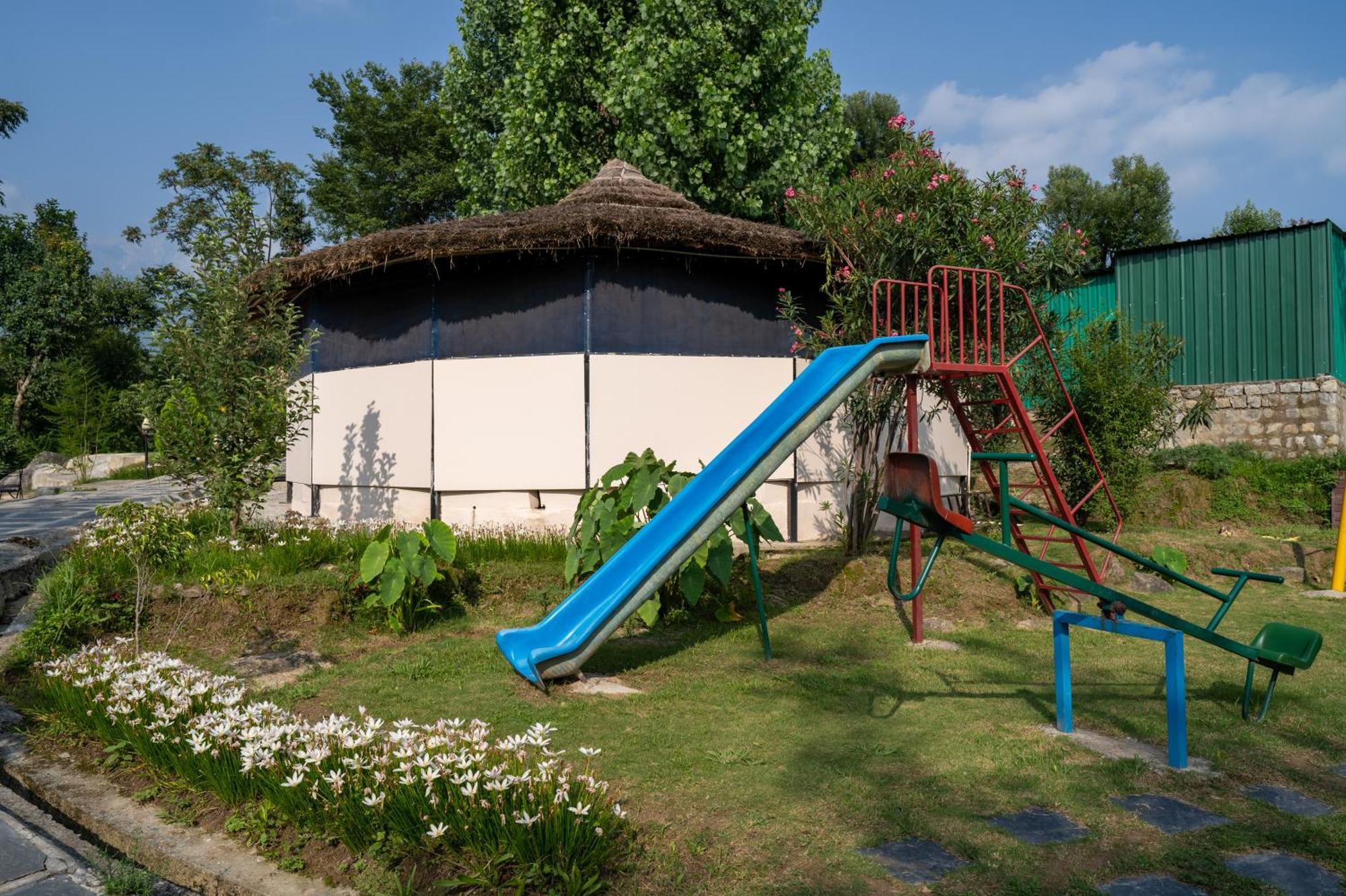 דרמסאלה Dev Bhoomi Farms & Cottages מראה חיצוני תמונה